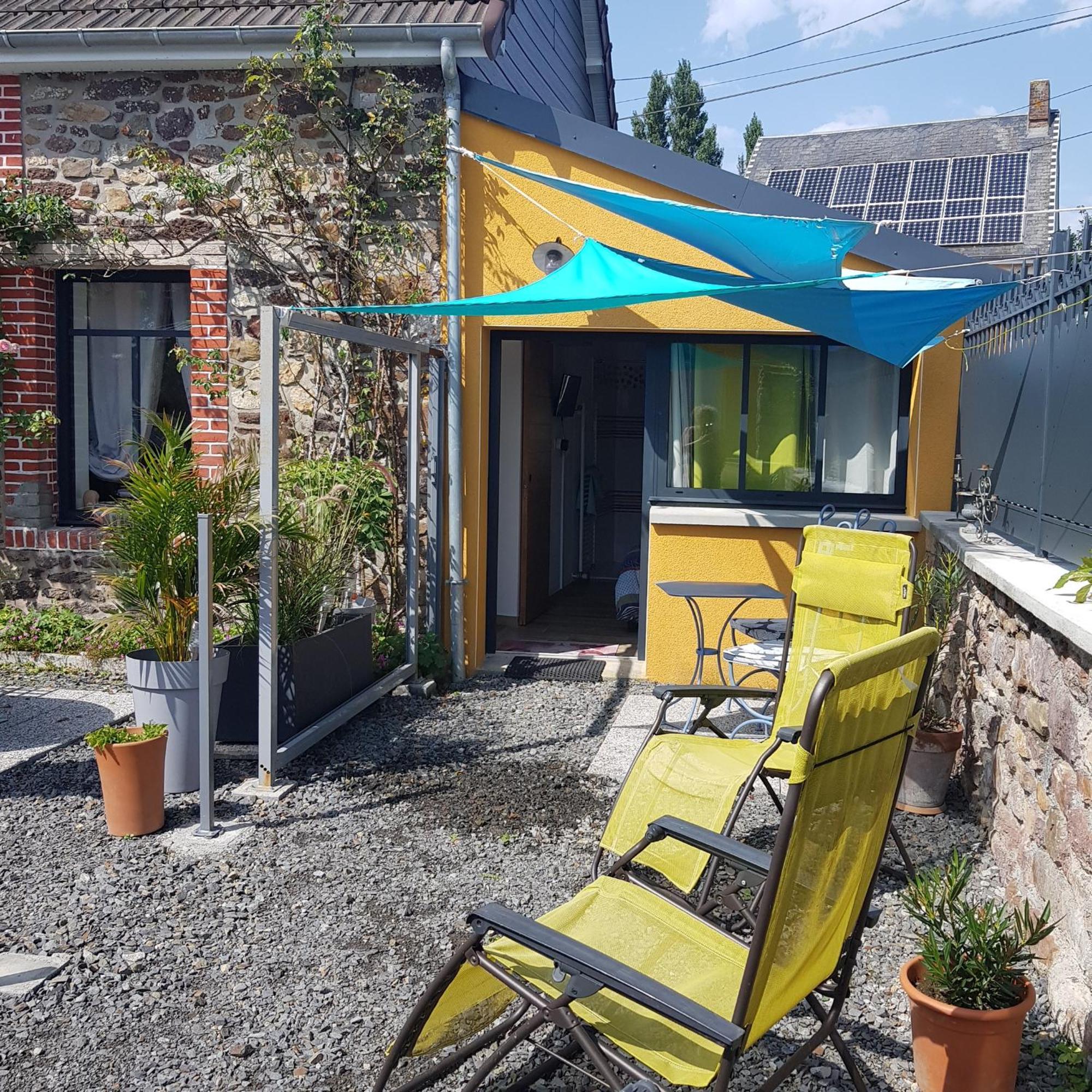Le Jardin Acomodação com café da manhã Coudeville Exterior foto