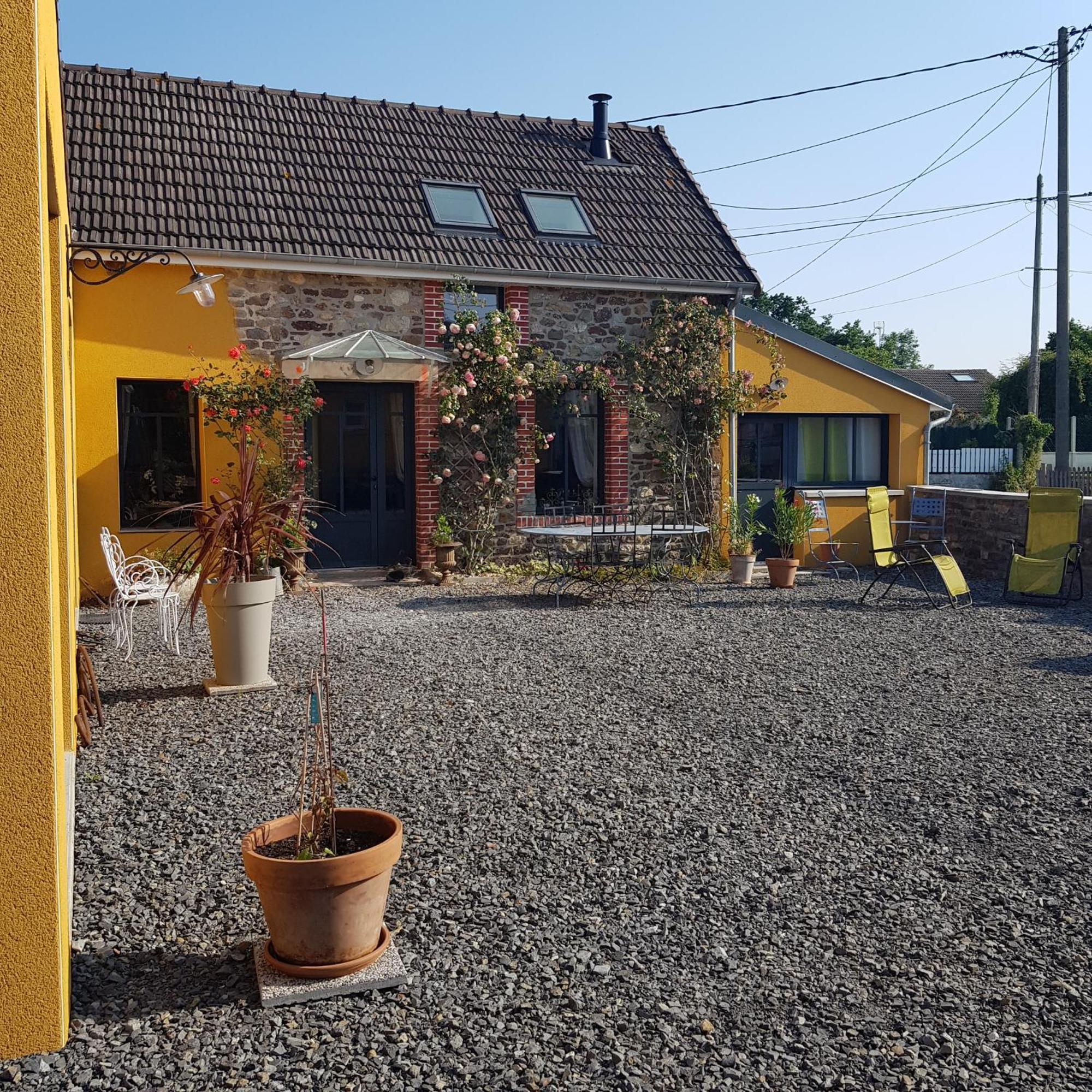 Le Jardin Acomodação com café da manhã Coudeville Exterior foto